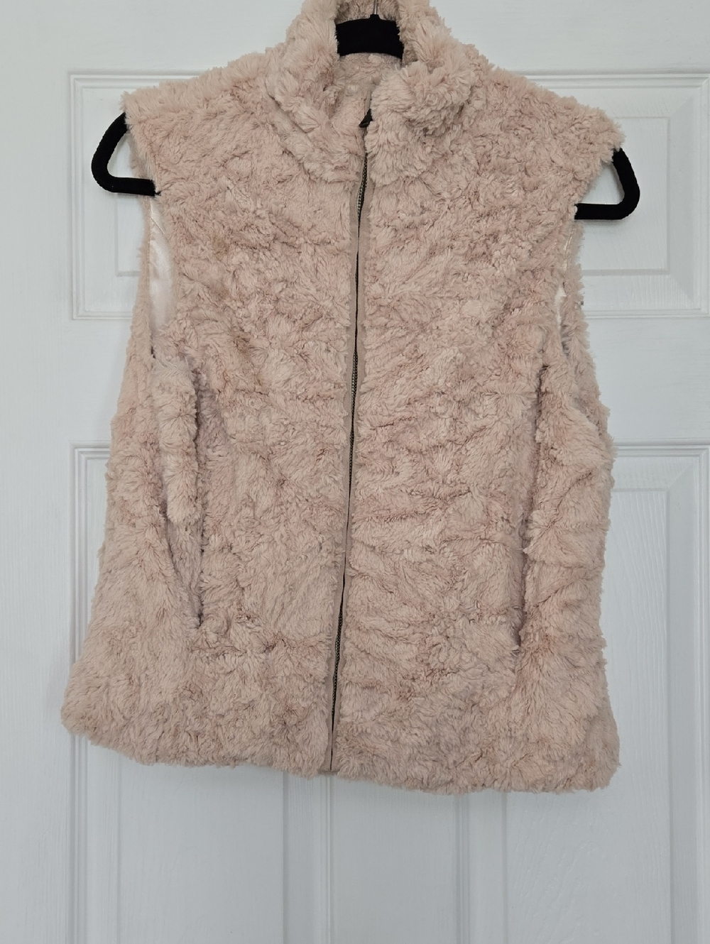 Women's Plush Faux Fur Zip Vest - Light Beige